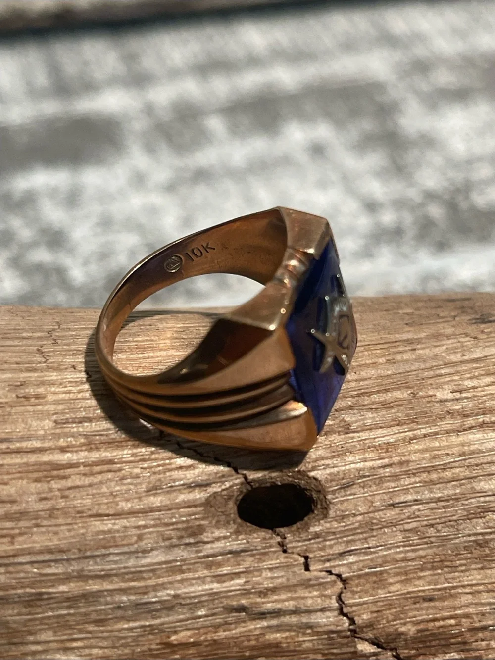 Men's Gold 10K Blue Masonic Square & Compass Signet Ring 7.86 grams